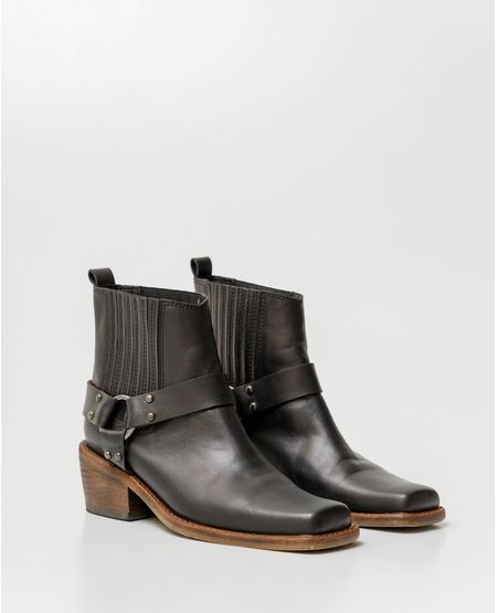 Botas de Mujer en Cuero, Tipo Western Caña Ajustada - Arnés de Cuero y Argollas