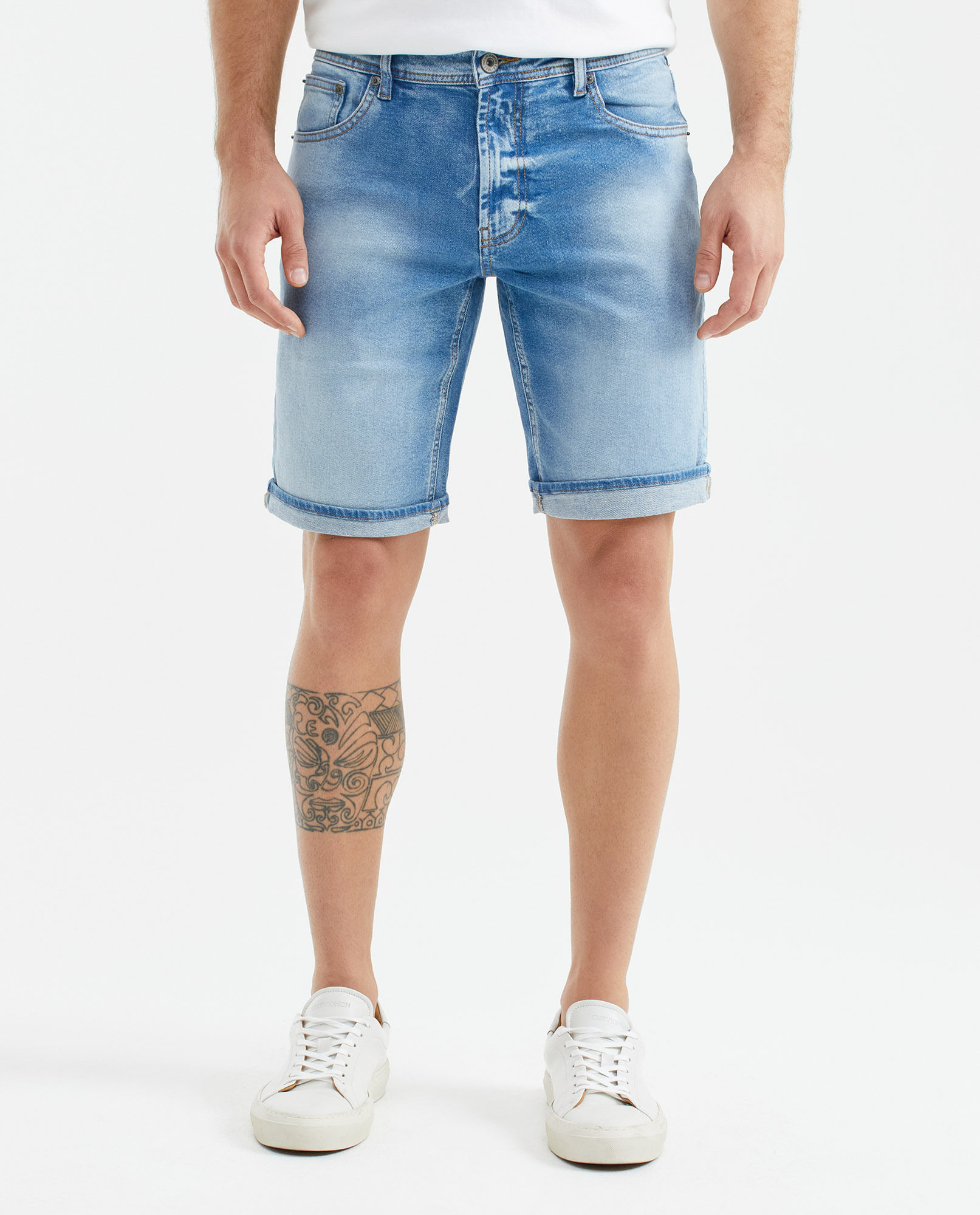 Bermuda de Hombre en Denim, Straight Fit - Azul Medio Claro