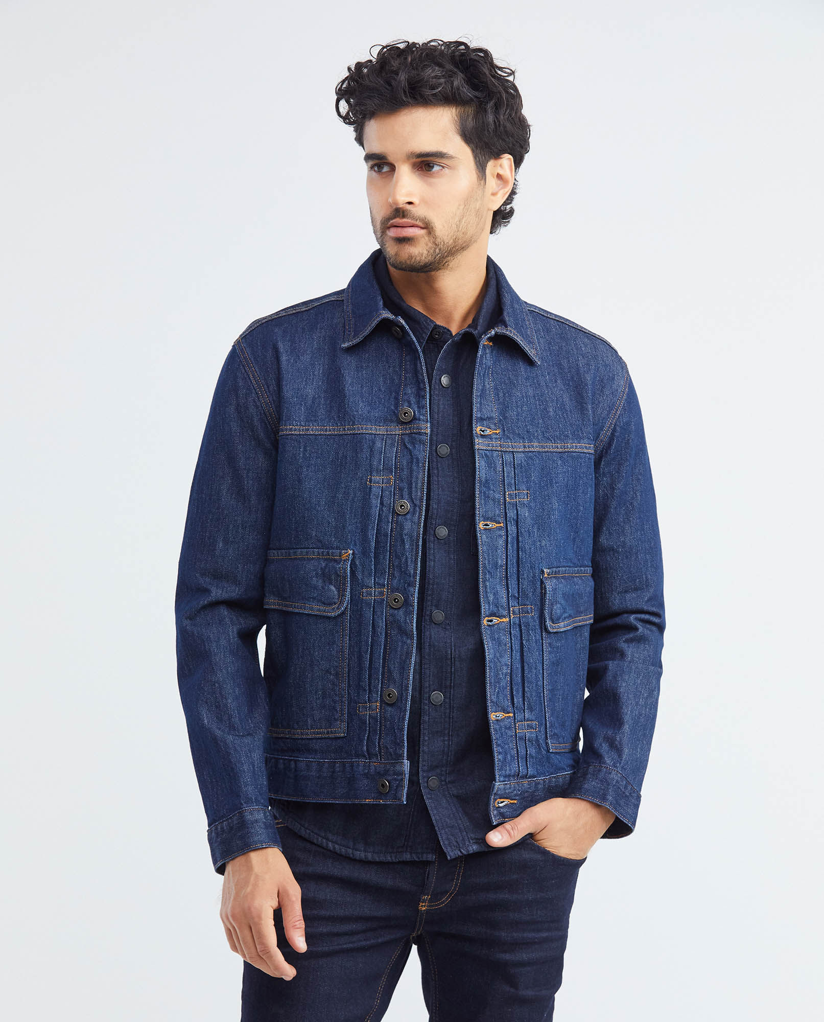 Chaqueta de Hombre en Denim, Tipo Trucker Straight Fit - Azul Ultra Oscuro Bolsillos Sobredimensionados