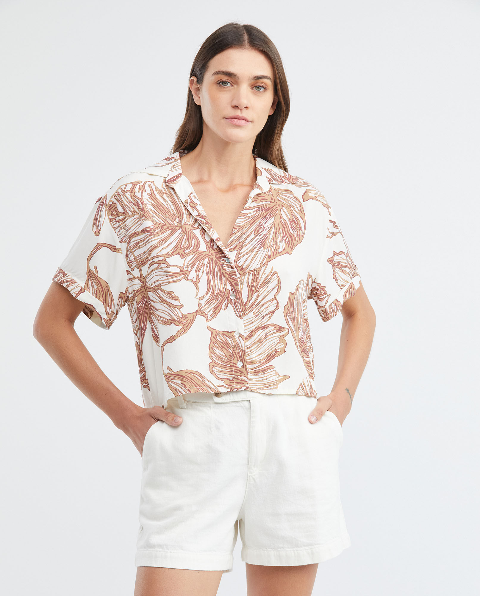 Camisa Resort de Mujer, Tipo Crop Silueta Oversized Manga Corta Cuello Camisero Escote en V - Maxi Print Follaje