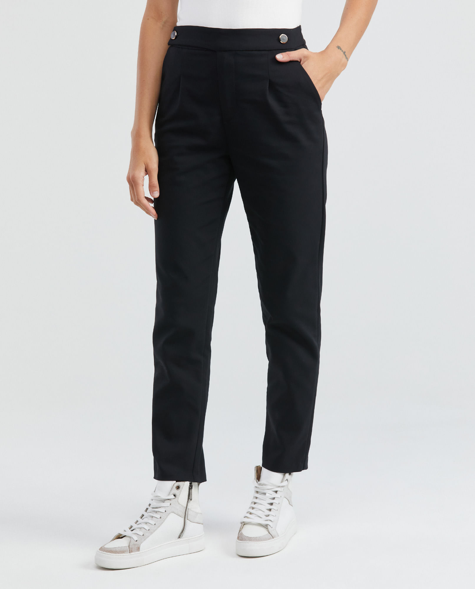 Pantalón de Mujer, Tipo Britches, Tiro Medio Bota Recta - Pretina Desplazada Botones en Costados