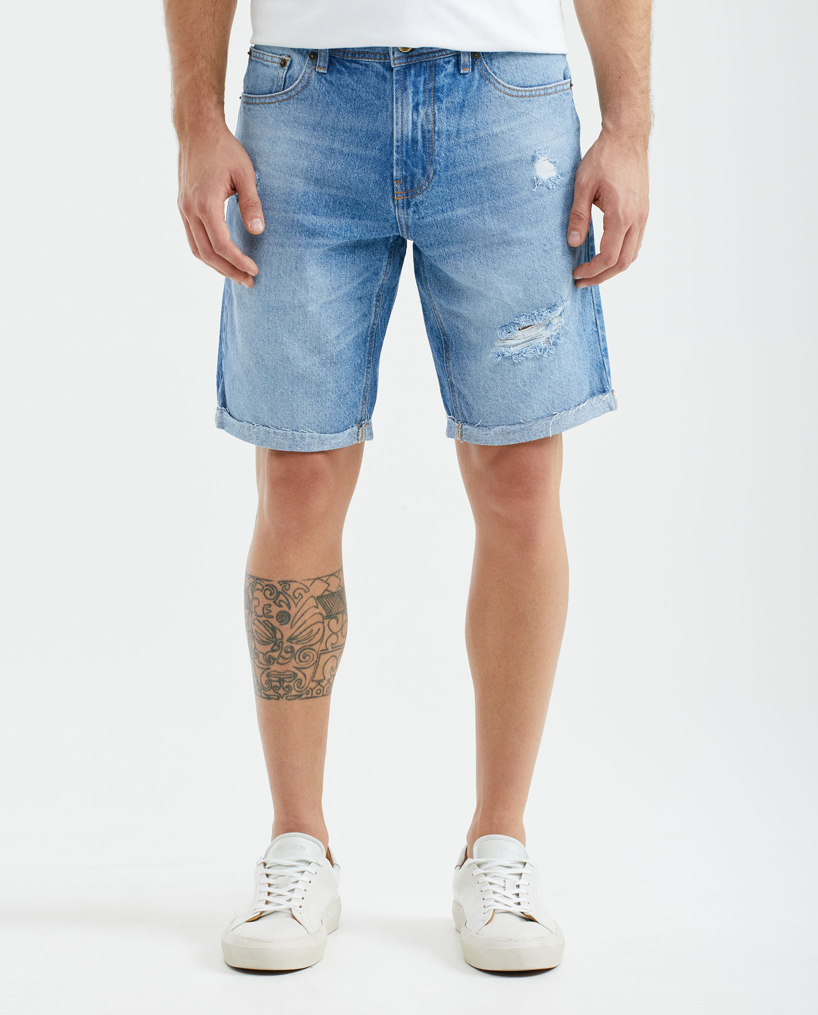 Bermuda de Hombre en Denim, Straight Fit - Azul Medio + Rotos