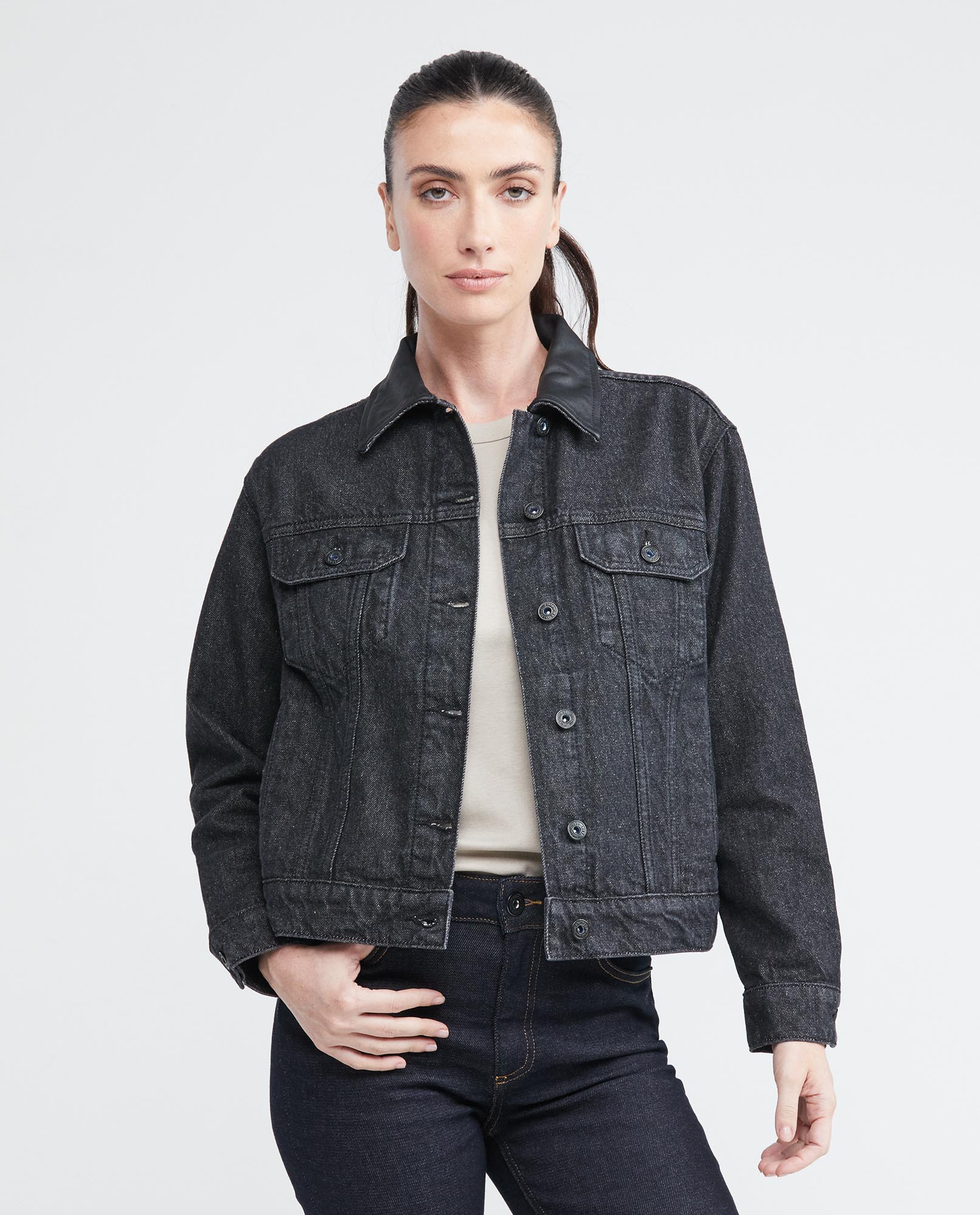 Chaqueta de Mujer en Denim, Tipo Trucker Straight Fit - Gris Oscuro