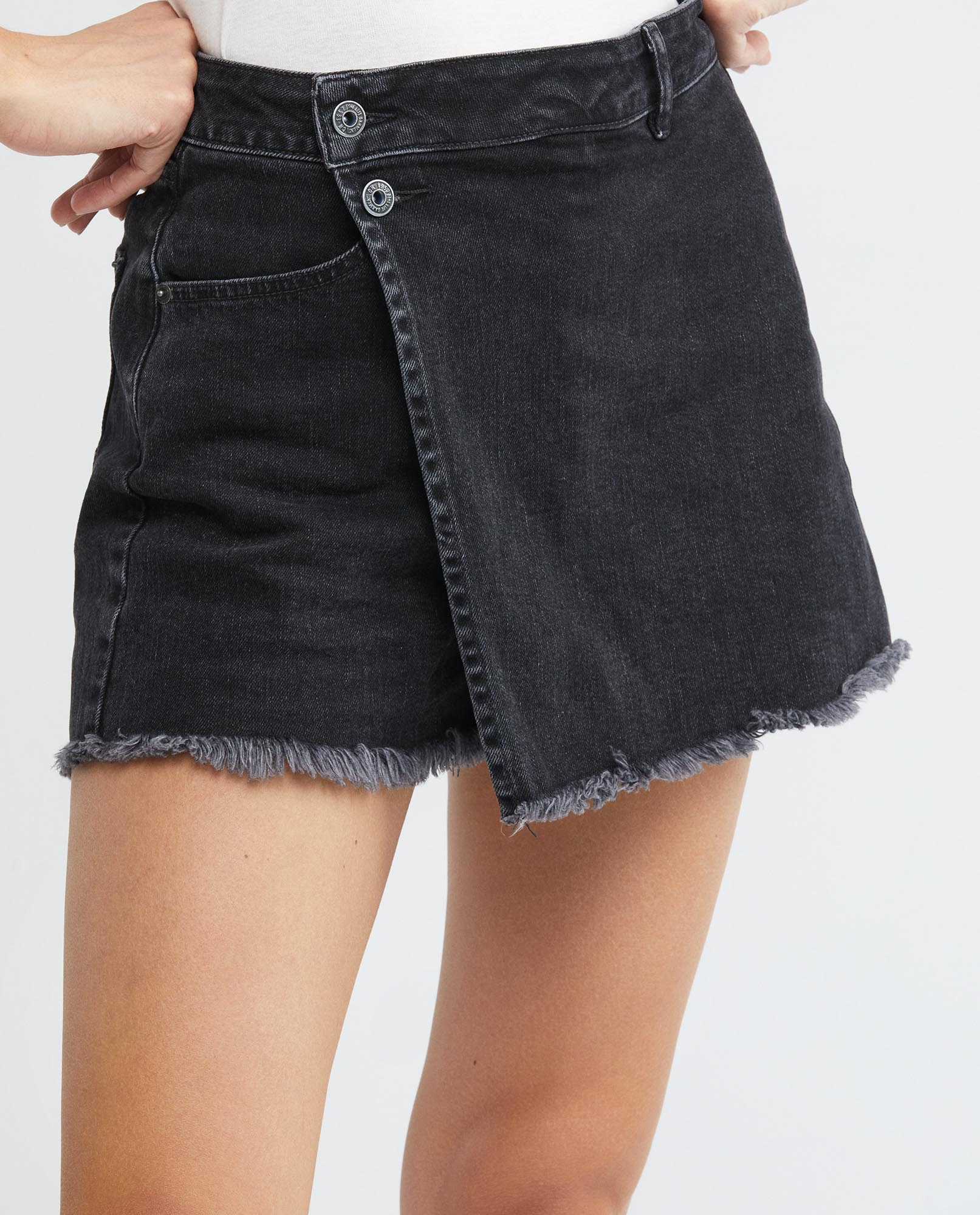 Falda Short en Denim, High Rise - Gris Oscuro