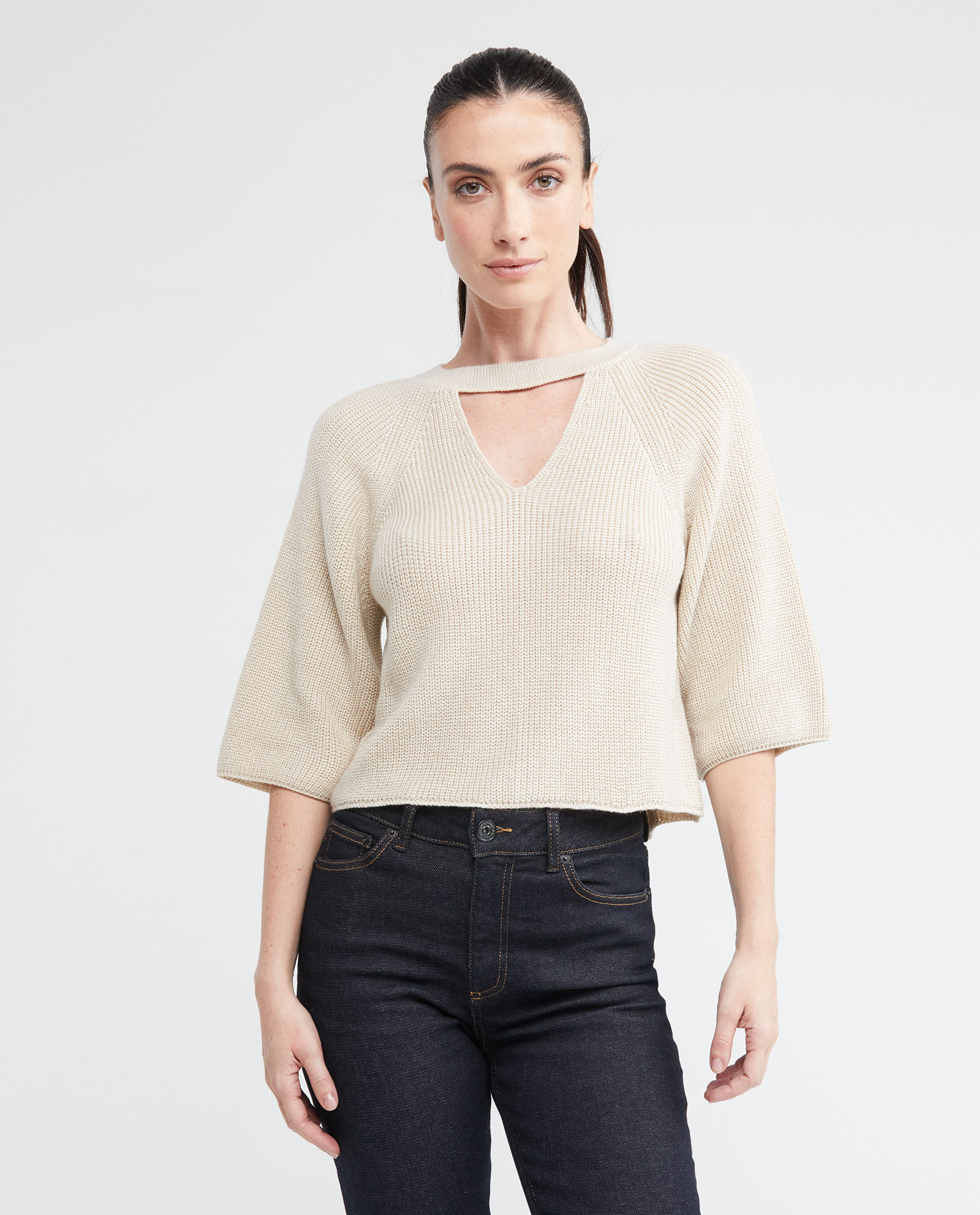 Camiseta Tejida de Mujer, Silueta Recta Cuello Redondo Tipo Collar y Escote en V Manga 3/4 - Galga Media