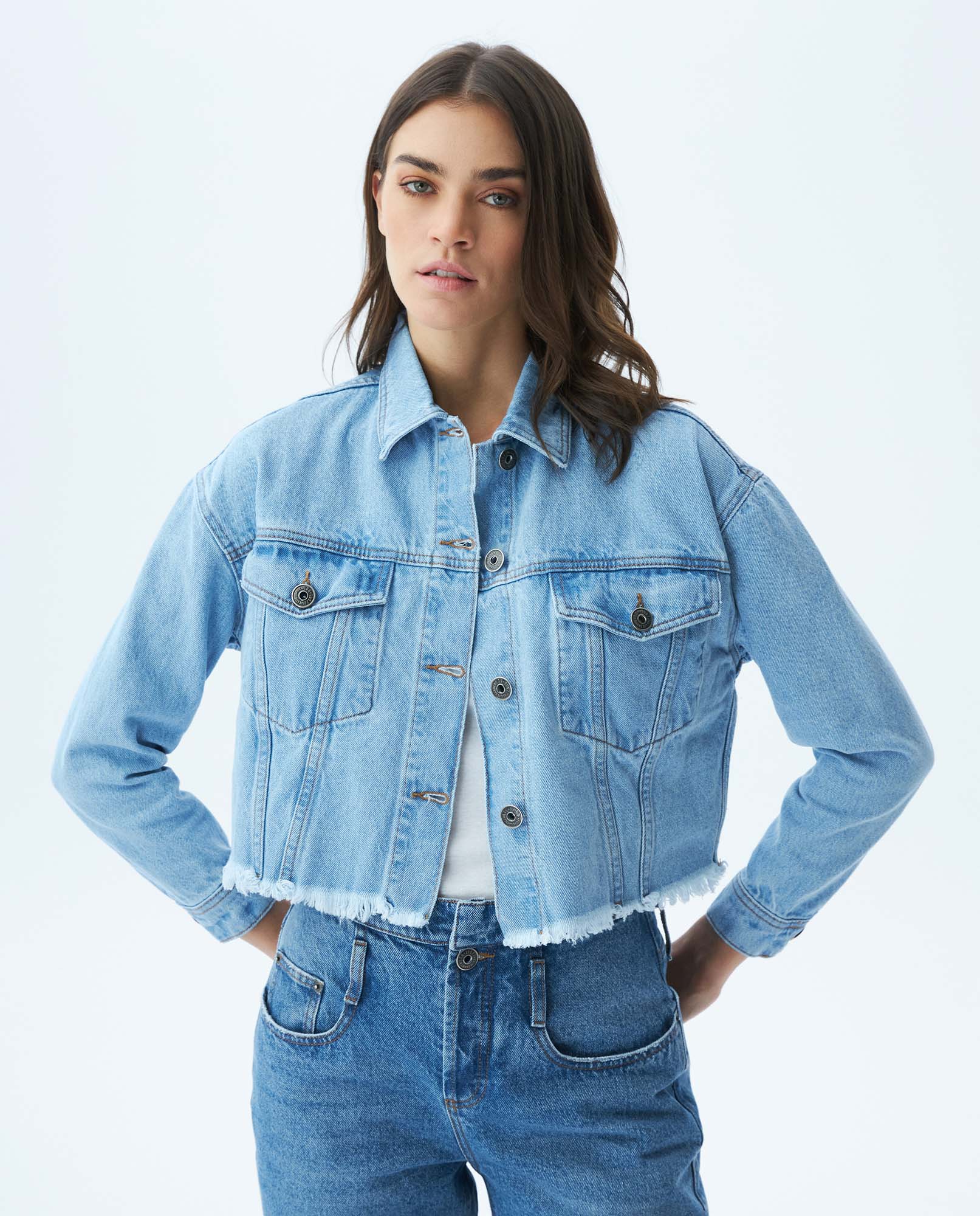 Chaqueta de Mujer en Denim, Tipo Trucker Slim Fit - Azul Claro