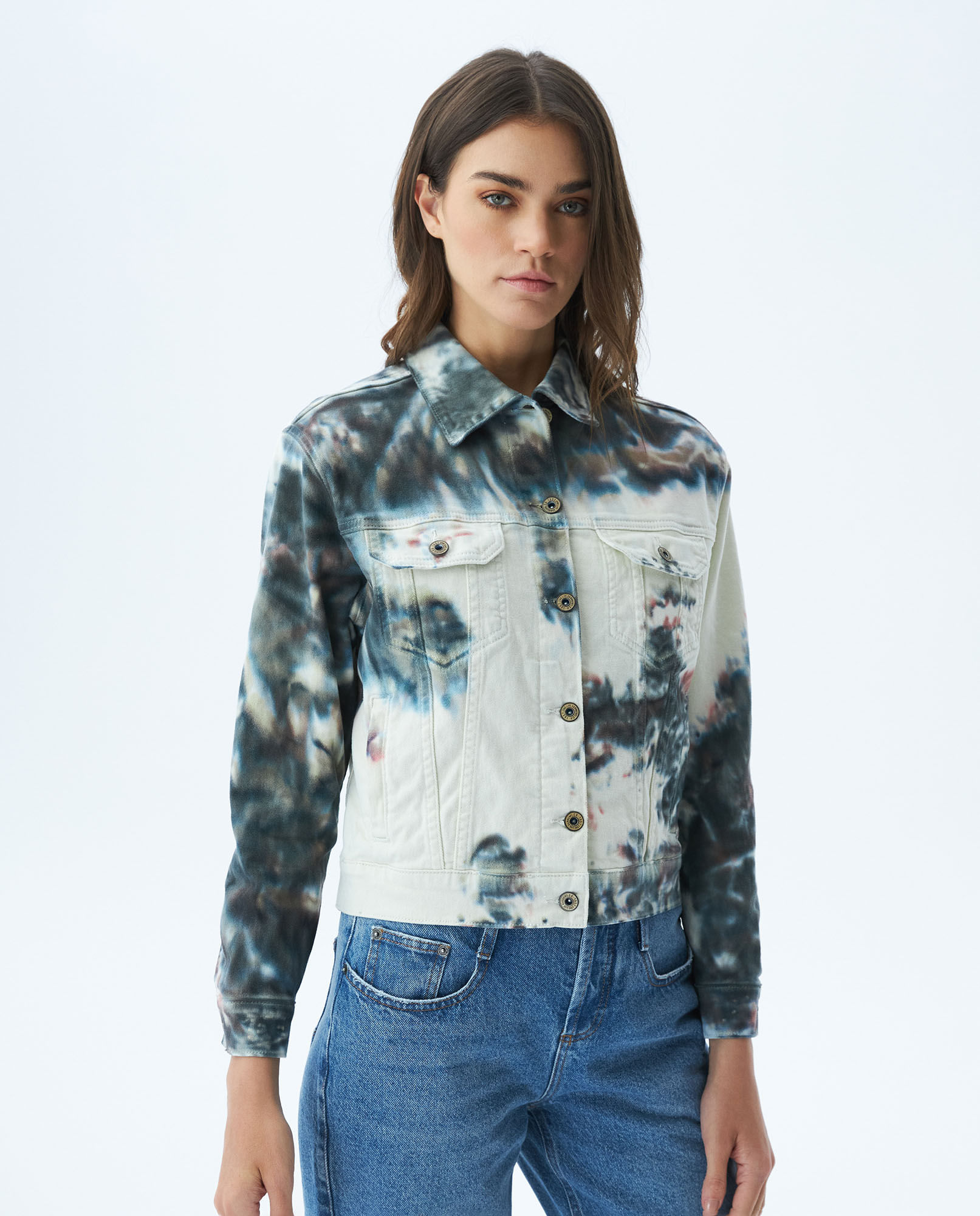 Chaqueta de Mujer en Denim, Tipo Trucker Straight Fit - Teñido Tie Dye