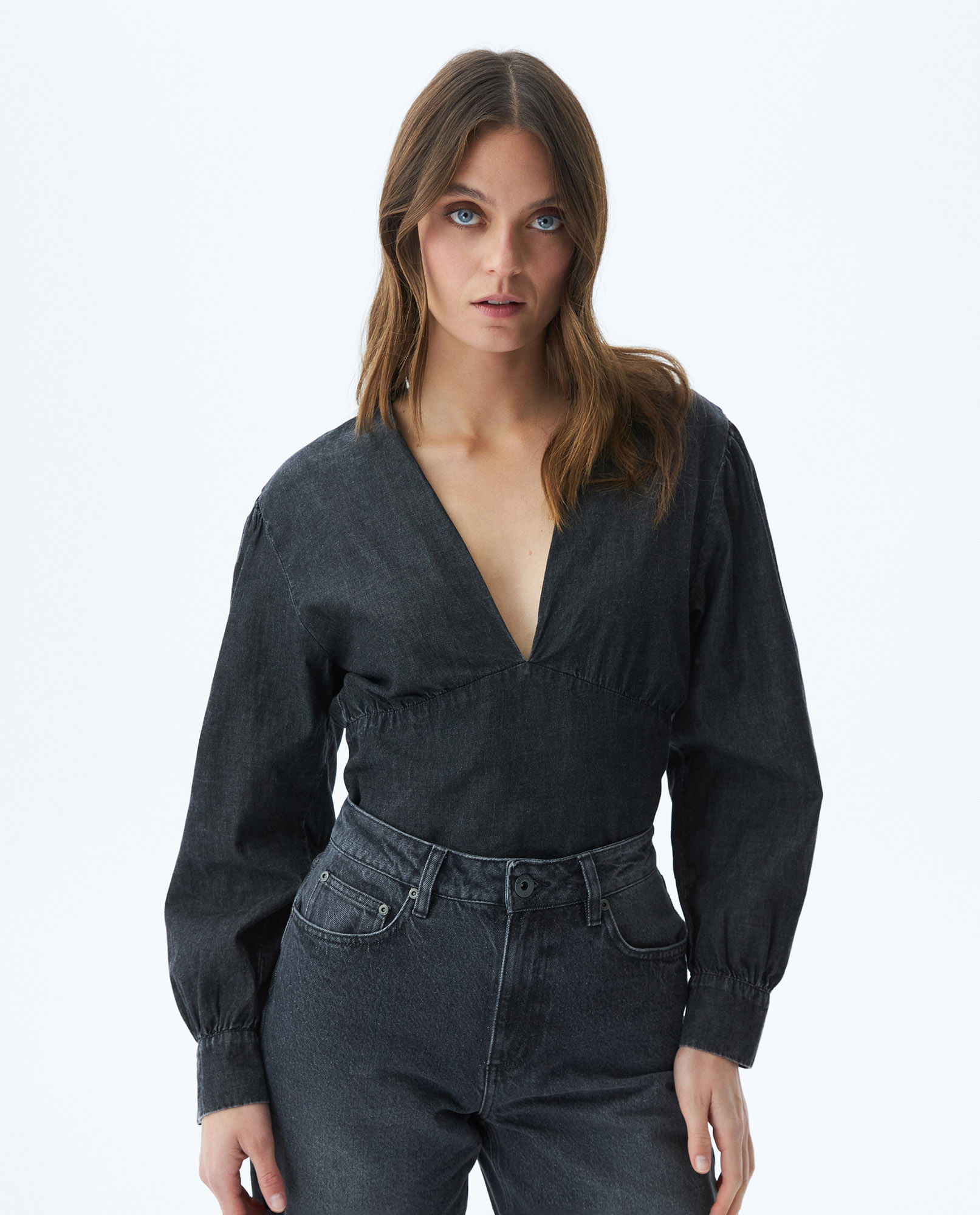 Camisa de Mujer, Tipo Crop, Silueta Amplia Manga Larga Escote en V - Abertura y Nudo Espalda