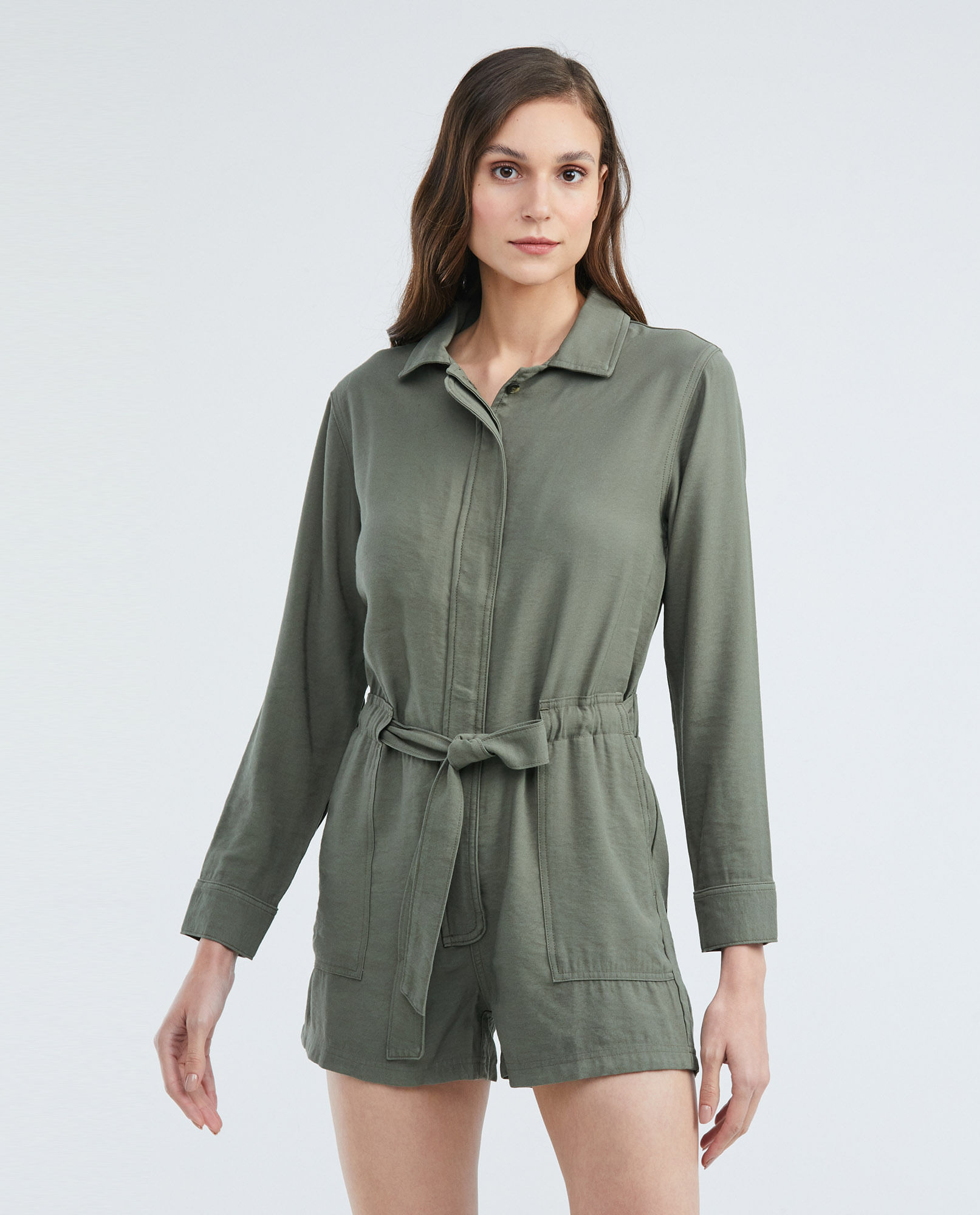 Vestido Corto Tipo Jumpsuit, Cuello Camisero Manga Larga - Influencia Cargo