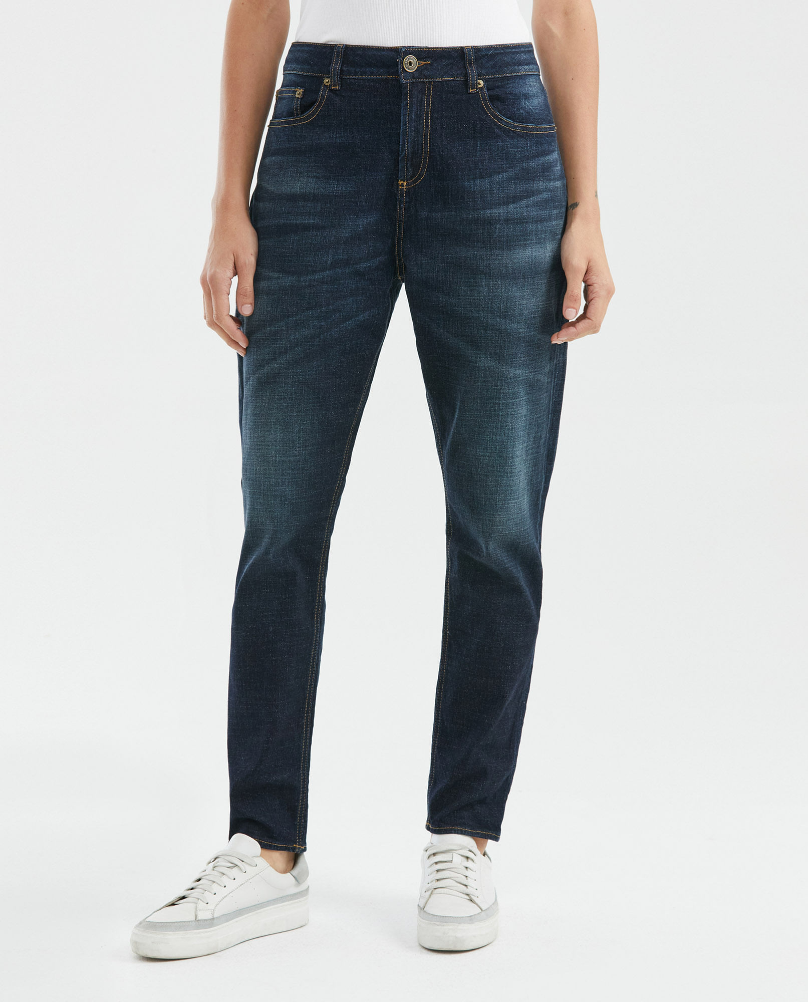 Jean de Mujer Medium Rise, Boyfit, Bota Skinny - Azul Oscuro Detalles de Construcción