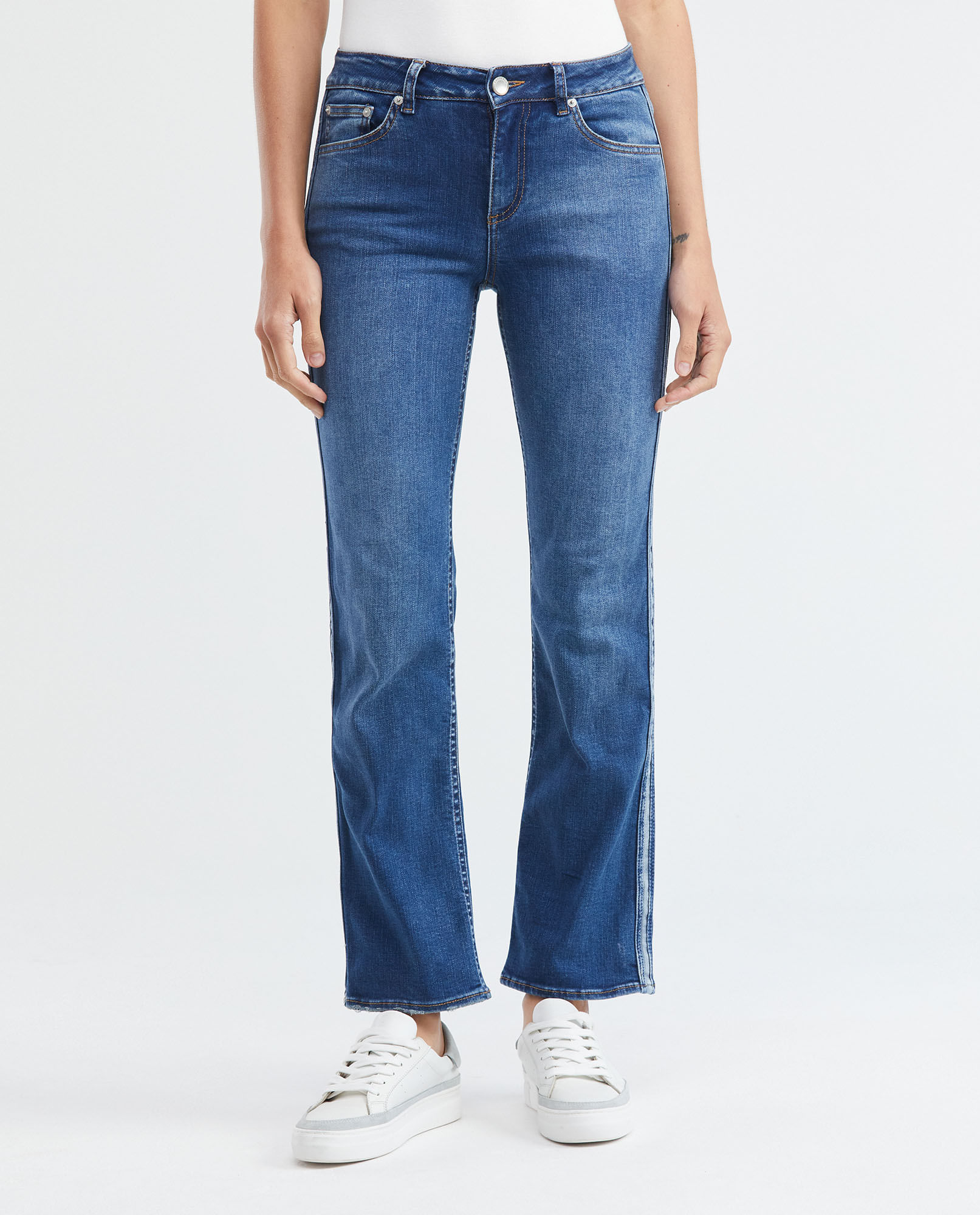 Jean de Mujer High Rise, Cosmo, Boot Cut - Azul Medio Reservas de Color Laterales