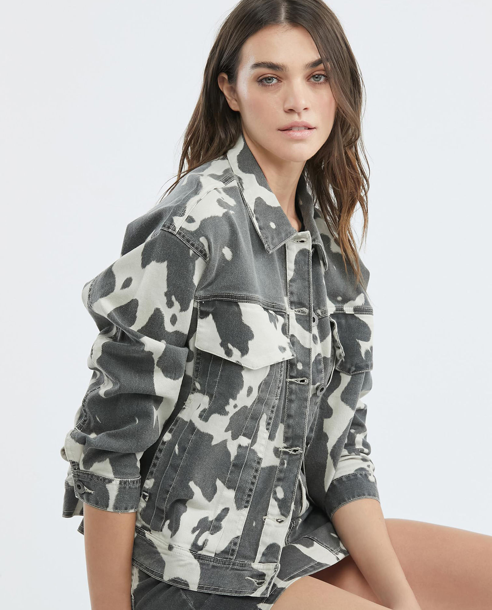 Chaqueta de Mujer, Tipo Trucker - Print Manchas Vaca
