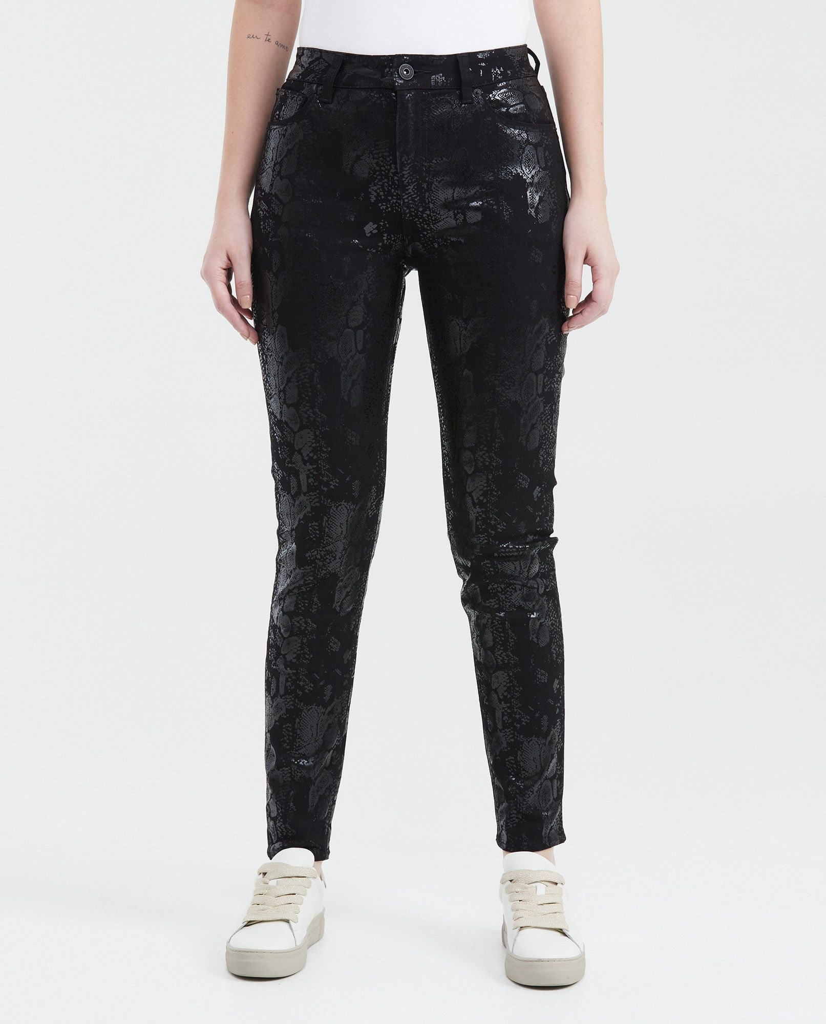 Jean Super High Rise Bota Slim Negro con Estampado Animal Print para Mujer