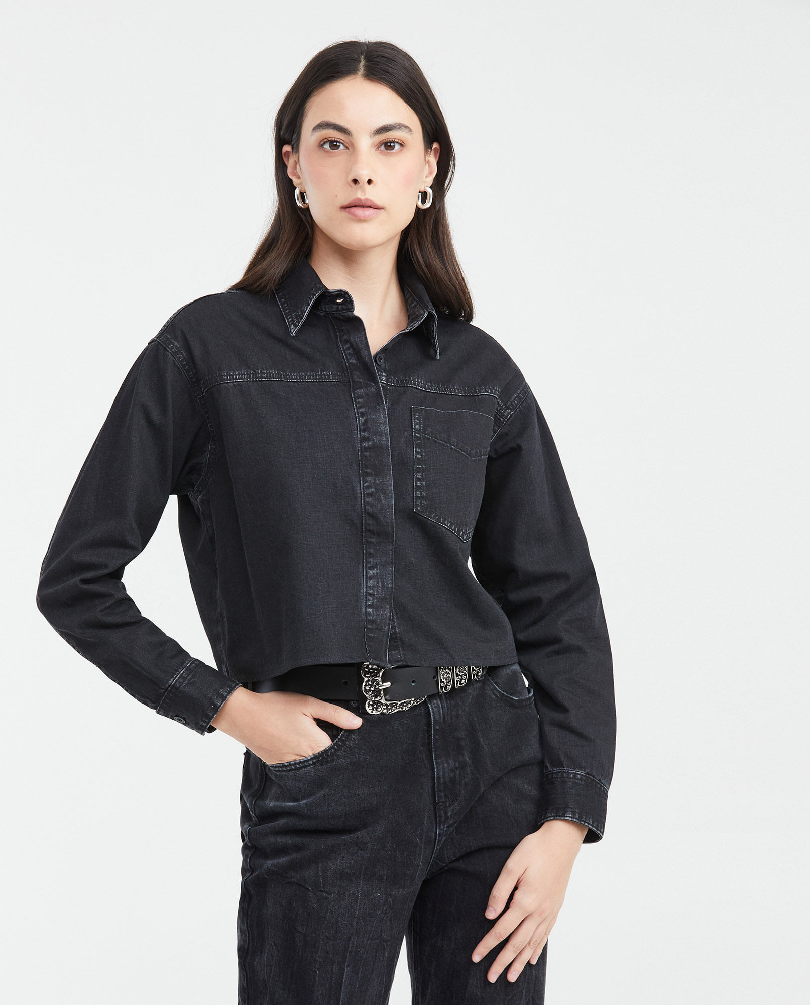 Camisa en Denim Rígido Boxy Fit Manga Larga Gris Oscuro para Mujer