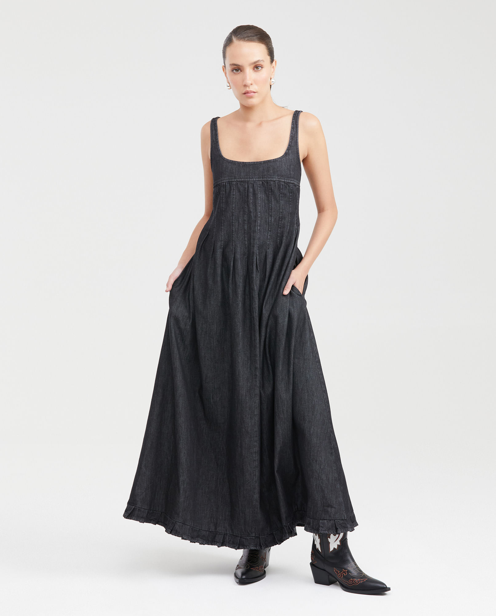 Vestido en Denim Negro con Tirantes