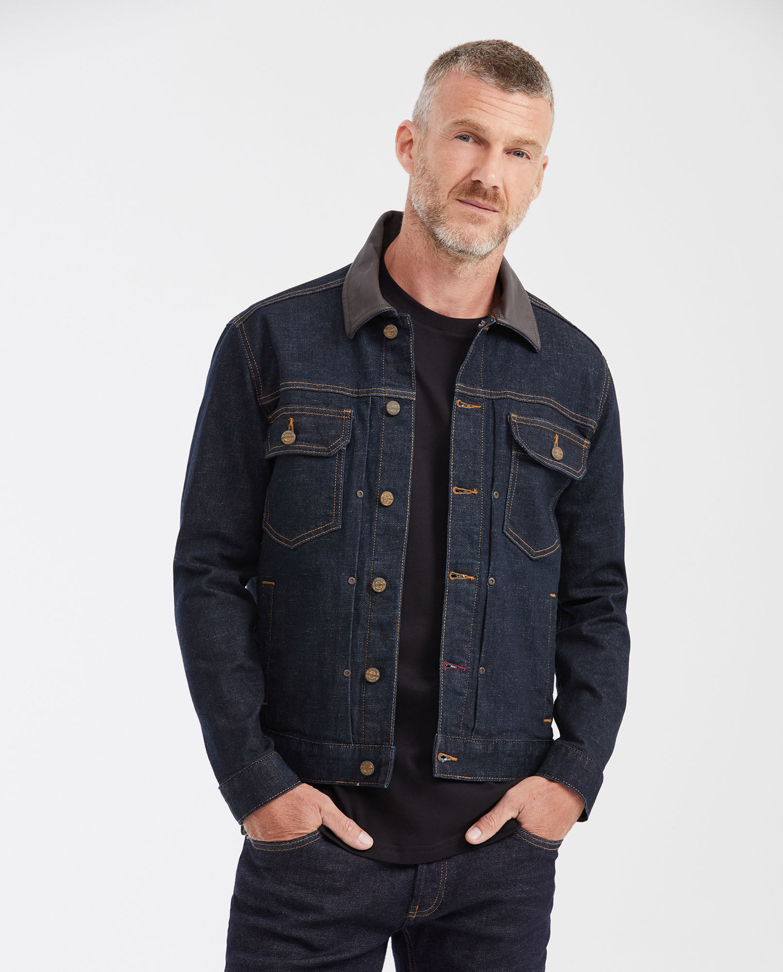 Chaqueta en Denim Tipo Trucker con Cuello en Cuero Azul Ultra Oscuro para Hombre