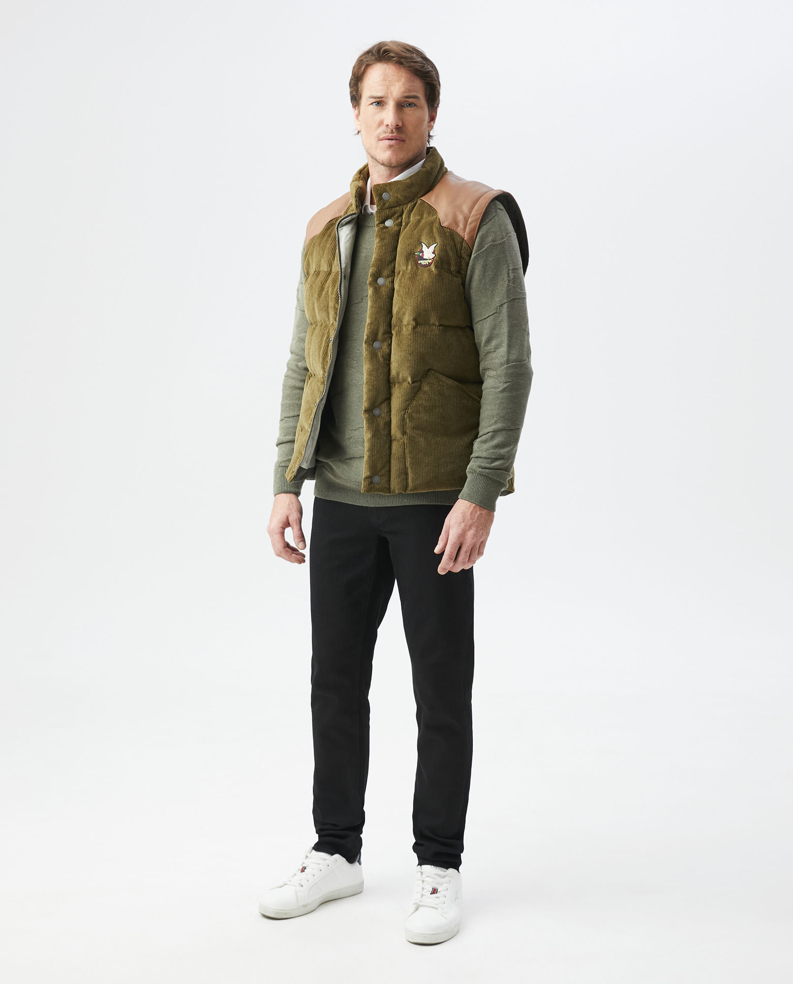 Jean de Hombre Straight Fit, Morrison, Bota Slim - Negro Mate