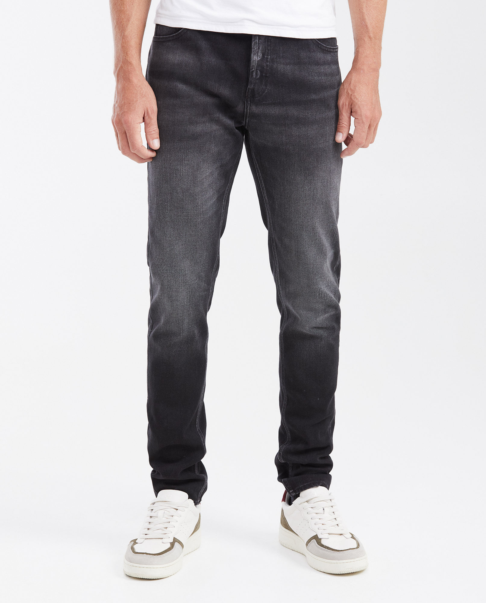 Jean Súper Slim Fit Tiro Bajo Bota Super Slim Color Negro para Hombre