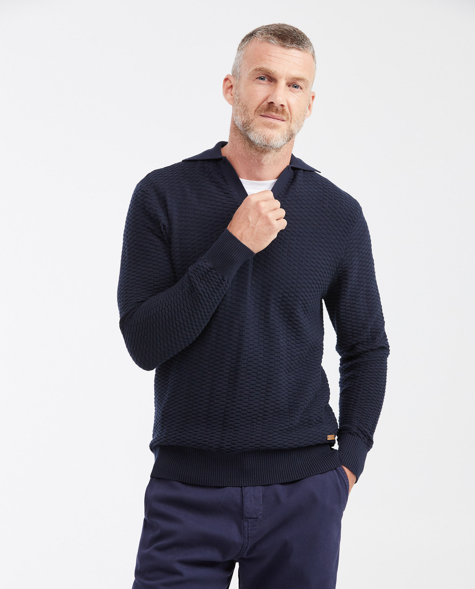 Suéter en Algodón con Cuello en V y Textura Tipo Canasta para Hombre