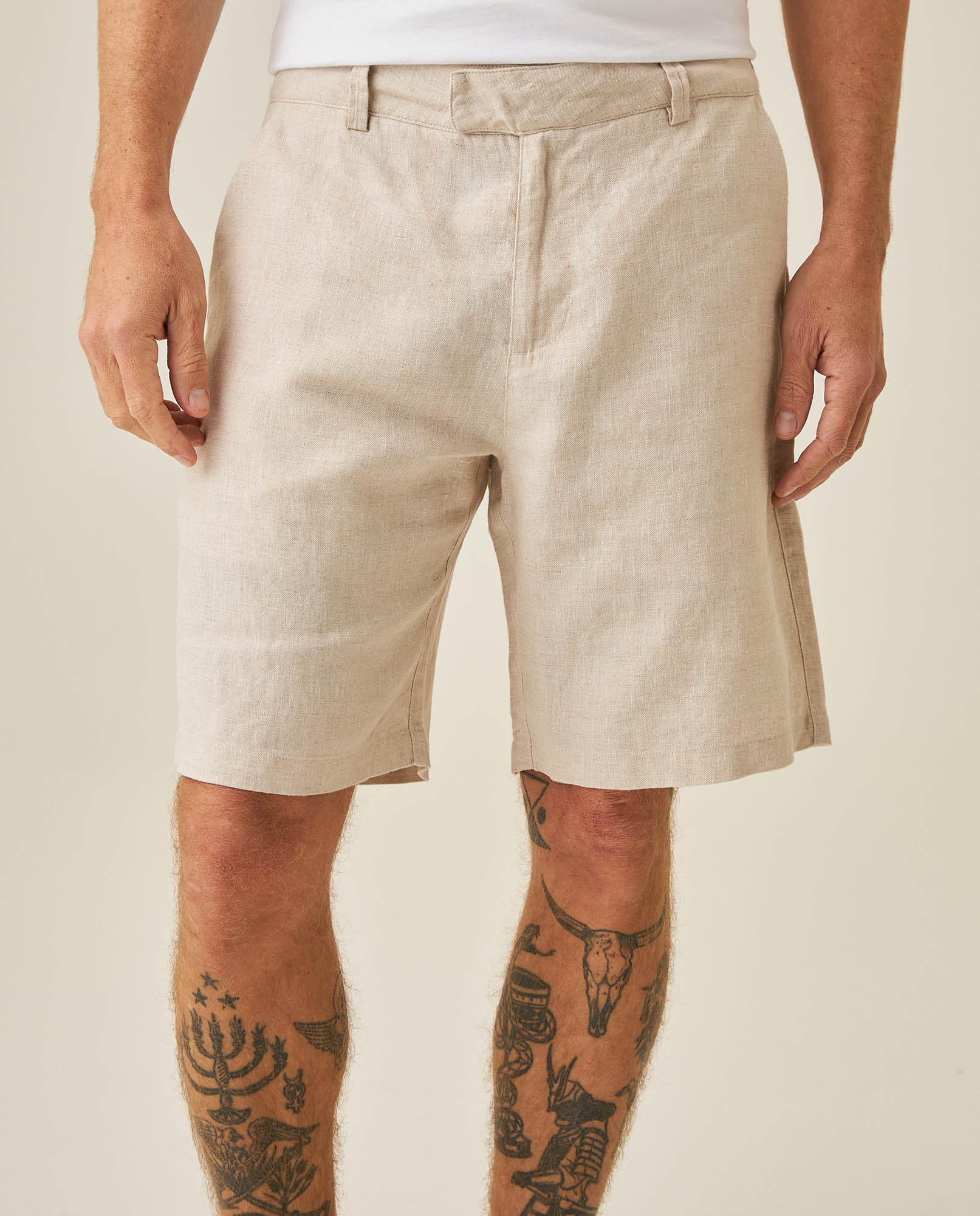 Bermuda de Hombre Relaxed Fit Silueta Recta Bolsillos de Ribete en Lino