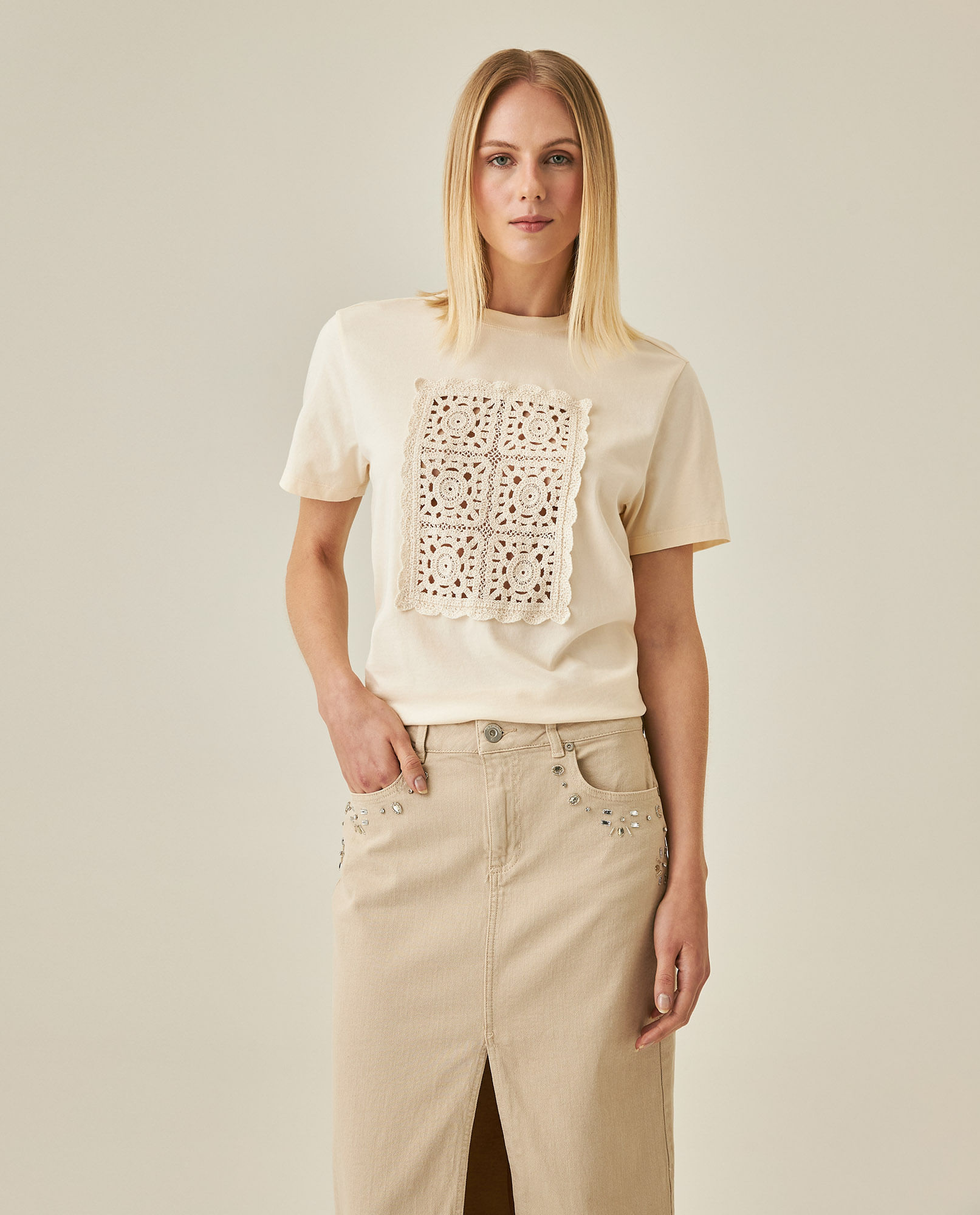 Camiseta de Mujer Gráfica Oversized Cuello Redondo con Insumo Tejido Sobrepuesto Verano en Algodón