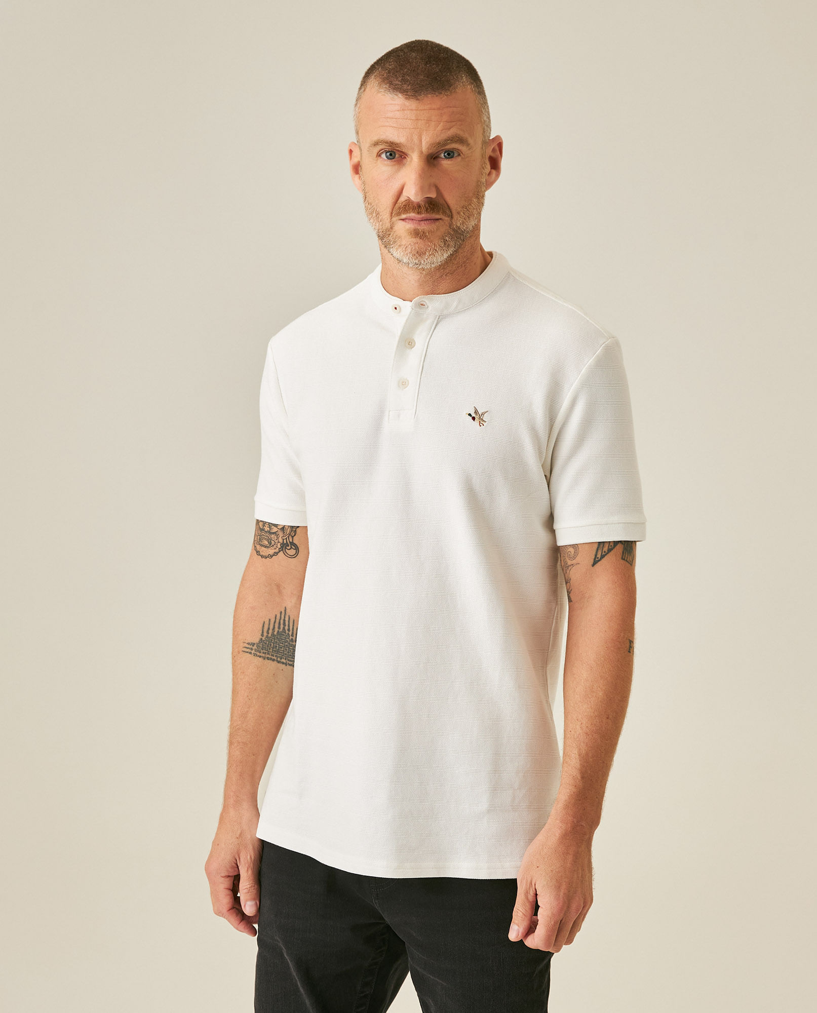 Camisa Polo de Hombre Classic Fit Cuello Nerú Manga Corta Textura Piqué Jacquard en Algodón
