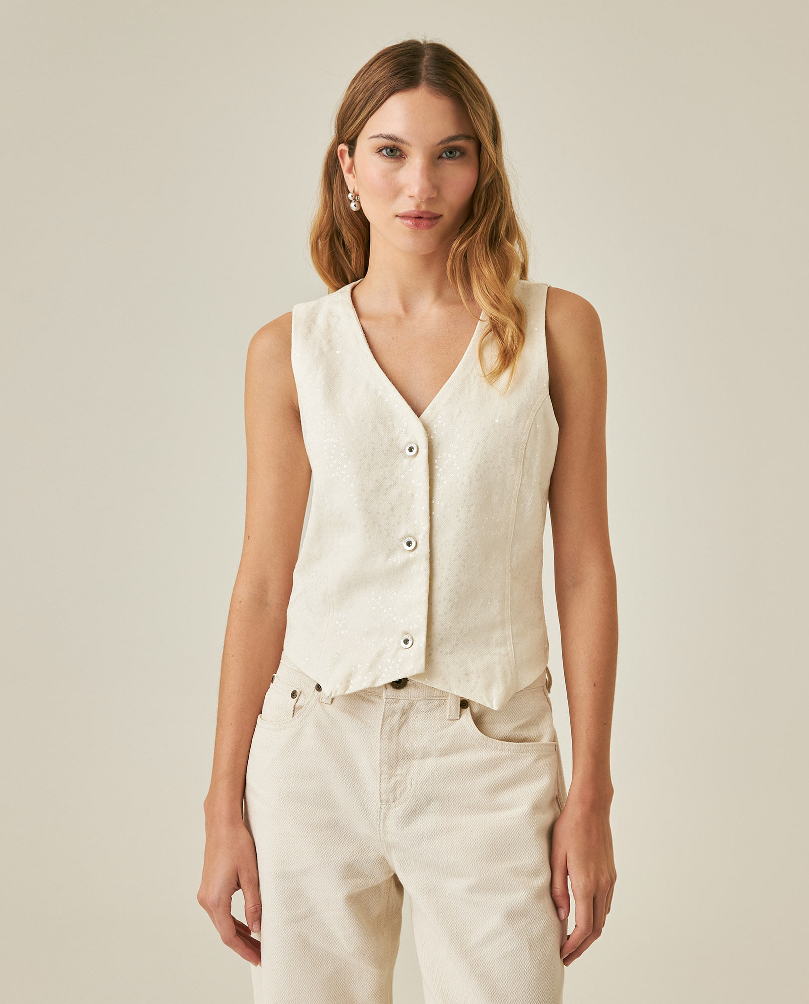Chaleco de Mujer Silueta Recta con Lentejuelas Transparentes y Cortes en Mezcla de Algodón y Tencel
