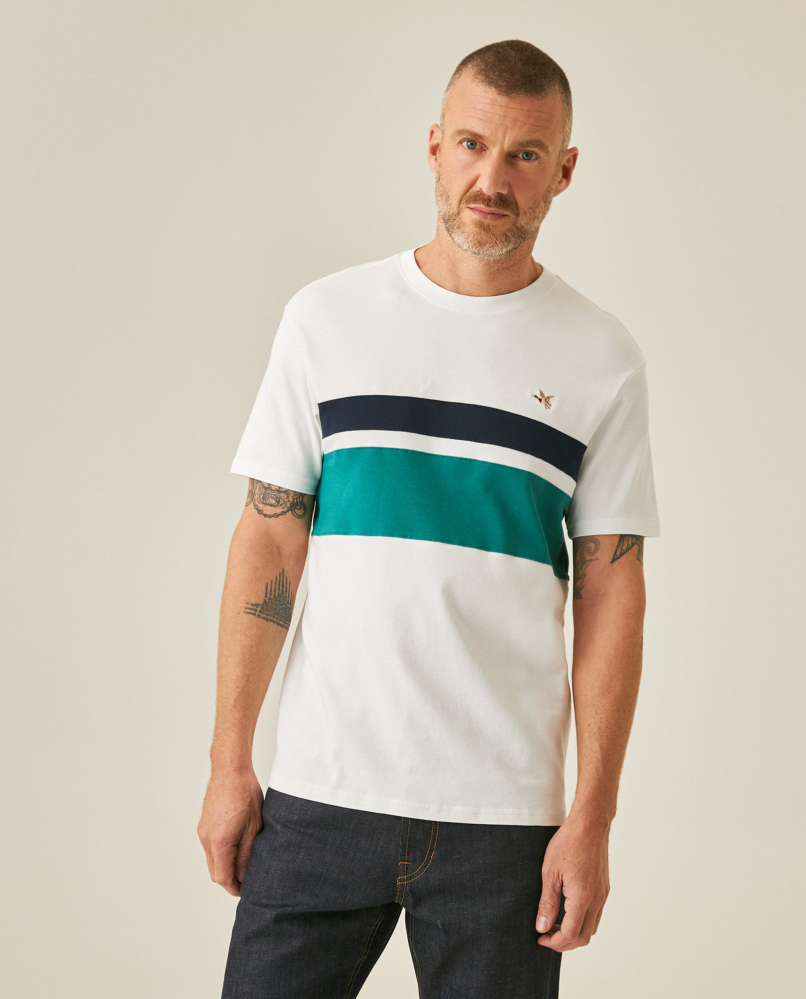 Camiseta de Hombre Slim Fit Manga Corta Bloques Varsity Pato Bordado en Algodón
