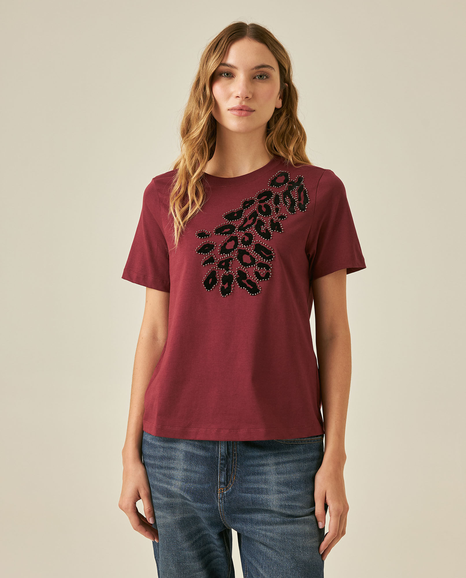 Camiseta de Mujer Gráfica Slim Fit Cuello Redondo Animal Print con Flock y Piedras en Algodón