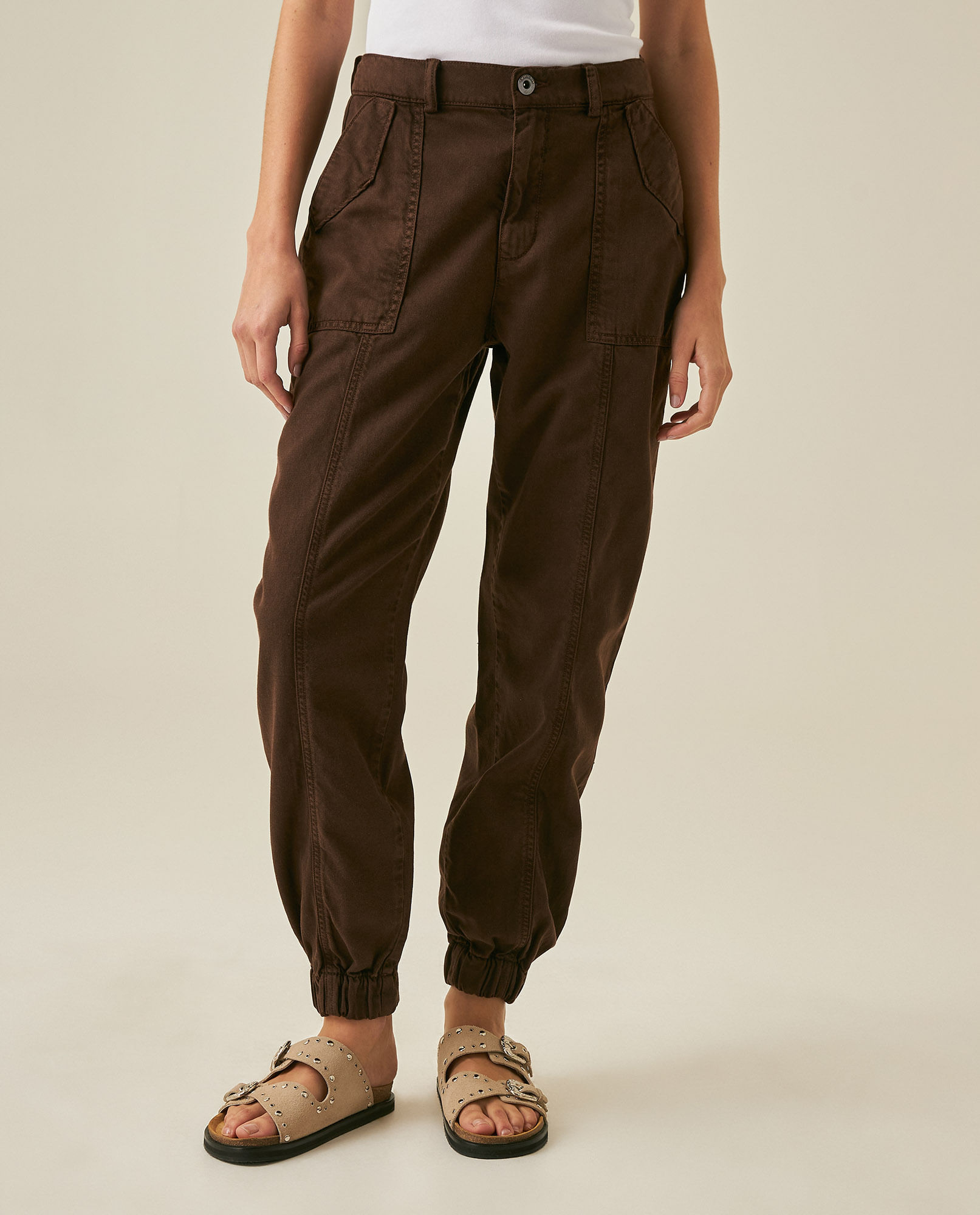 Pantalón de Mujer Silueta Jogger Tiro Alto Denim Liviano Viscosa Diagonal en Mezcla de Algodón y Lyocell