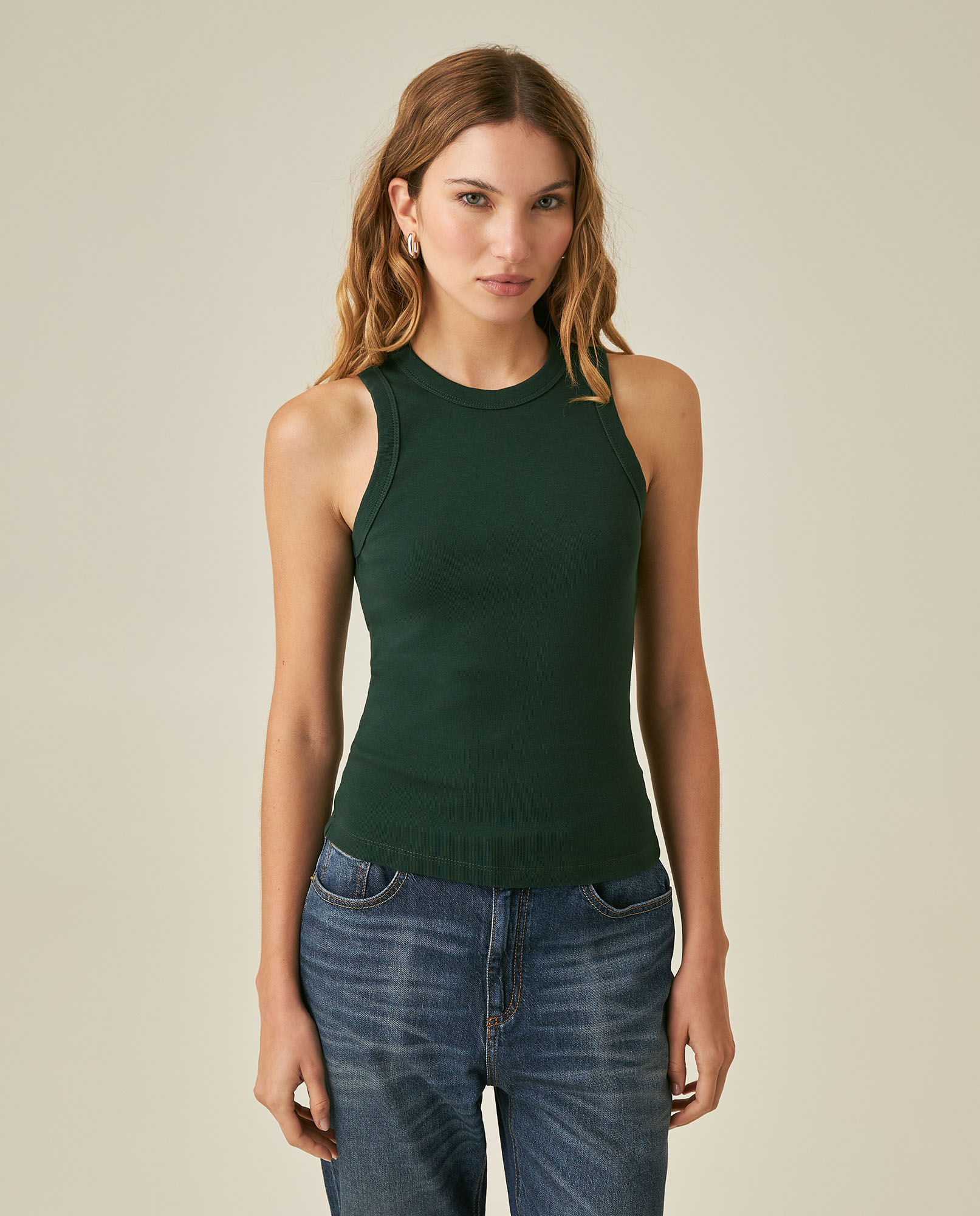 Camiseta de Mujer Esencial Tipo Tank Ajustada Textura Acanalada Bordado Tono a Tono en Mezcla de Algodón