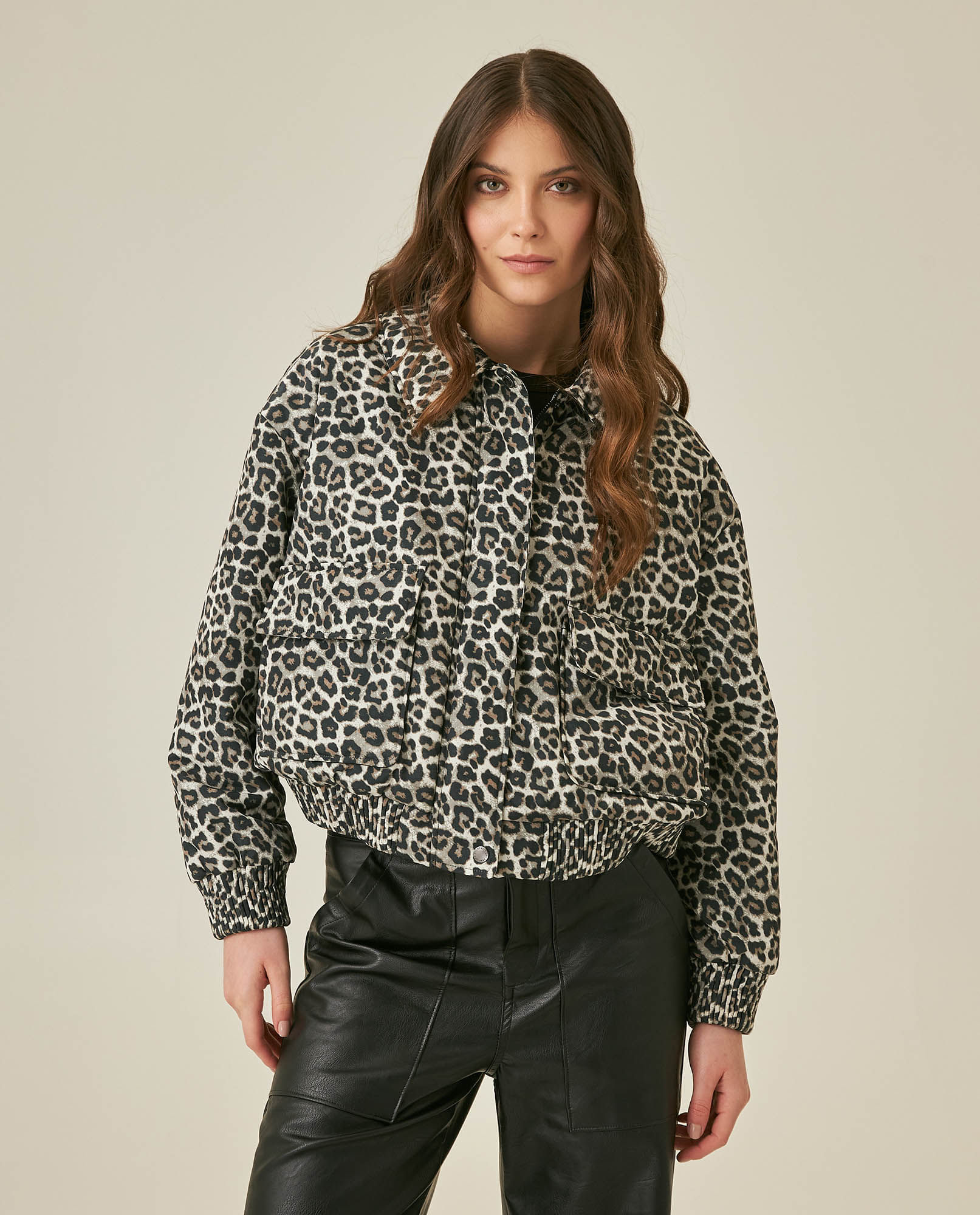 Chaqueta de Mujer Bomber Animal Print Enguatada con Forro Interno en Poliéster