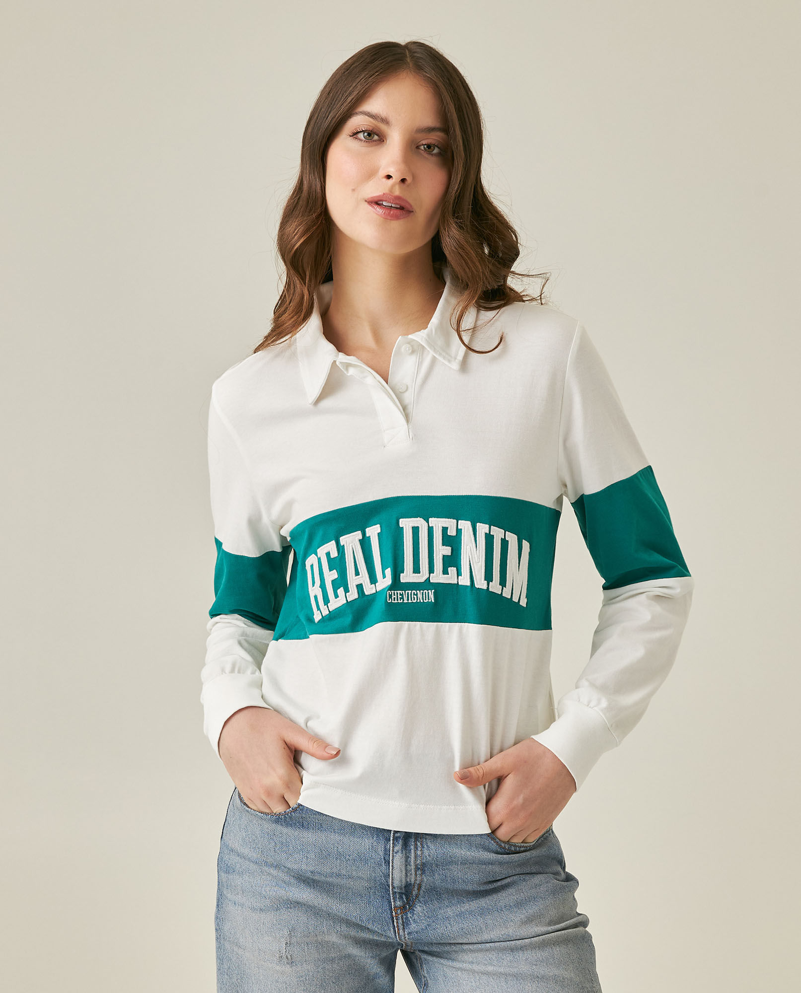 Camiseta de Mujer Moda Silueta Recta Cuello Media Perilla Bloque de Color con Bordado en Algodón