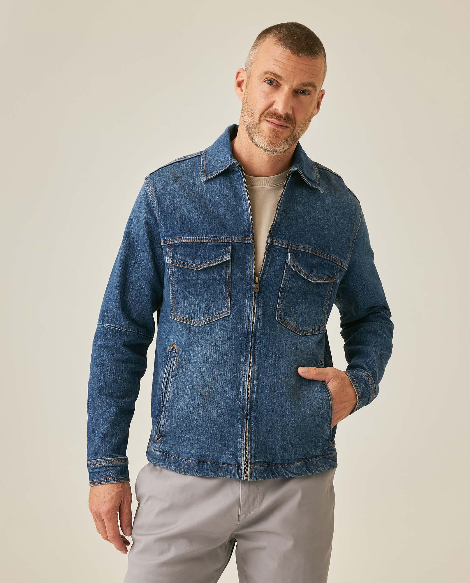 Chaqueta de Hombre Trucker Corte Recto Lavado Medio en Mezcla de Algodón