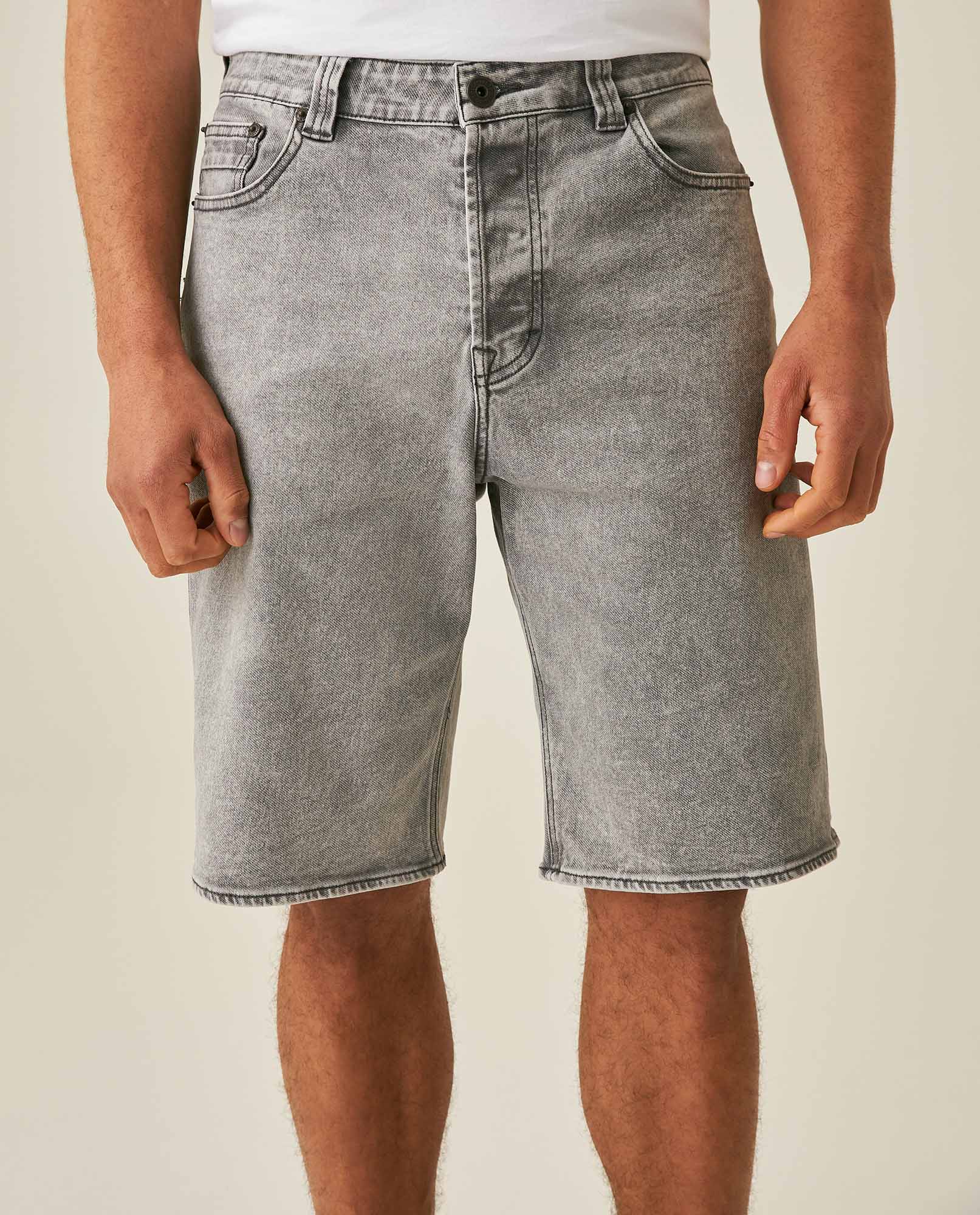 Bermuda de Hombre Tiro Medio Lavado Gris Molde Maverick en Mezcla de Algodón