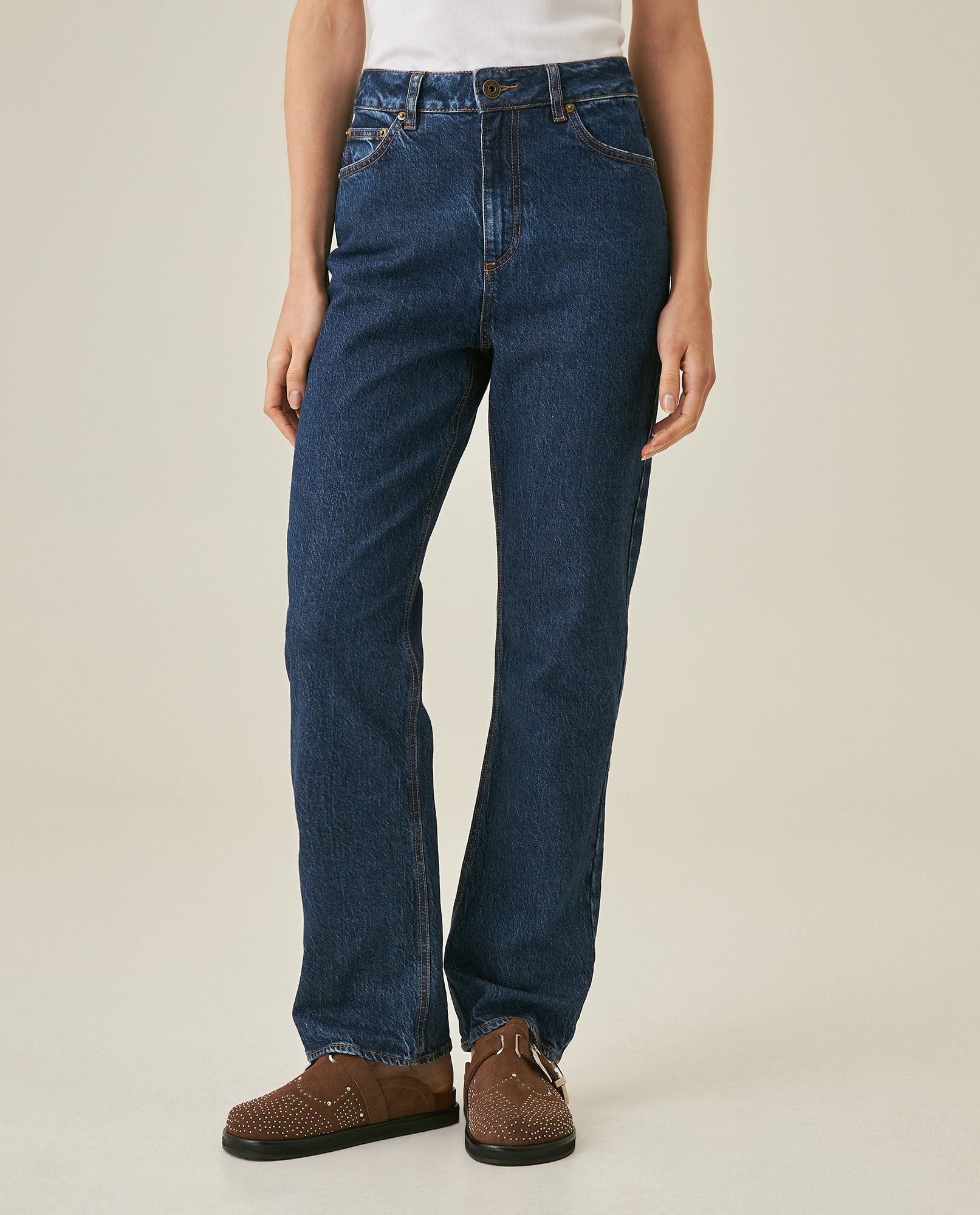 Jean de Mujer Straight Fit Bota Bootcut Tiro Super Alto Estilo Clásico Lavado Medio en Mezcla de Algodón