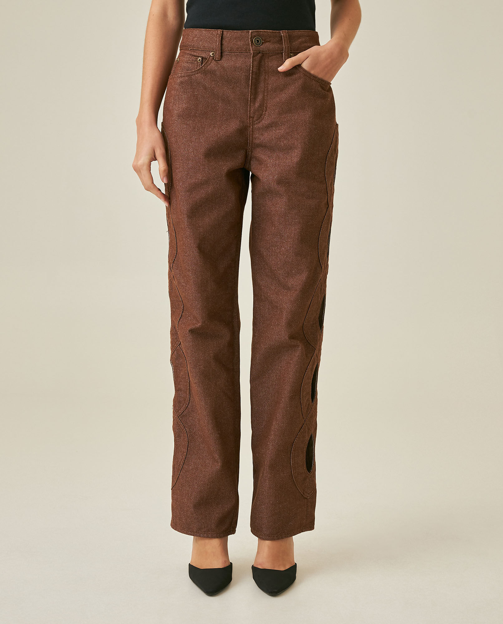 Jean de Mujer Special Fit Straight Tiro Super Alto Cortes Ovalados Malla Lavado Café en Mezcla con Lurex Madres