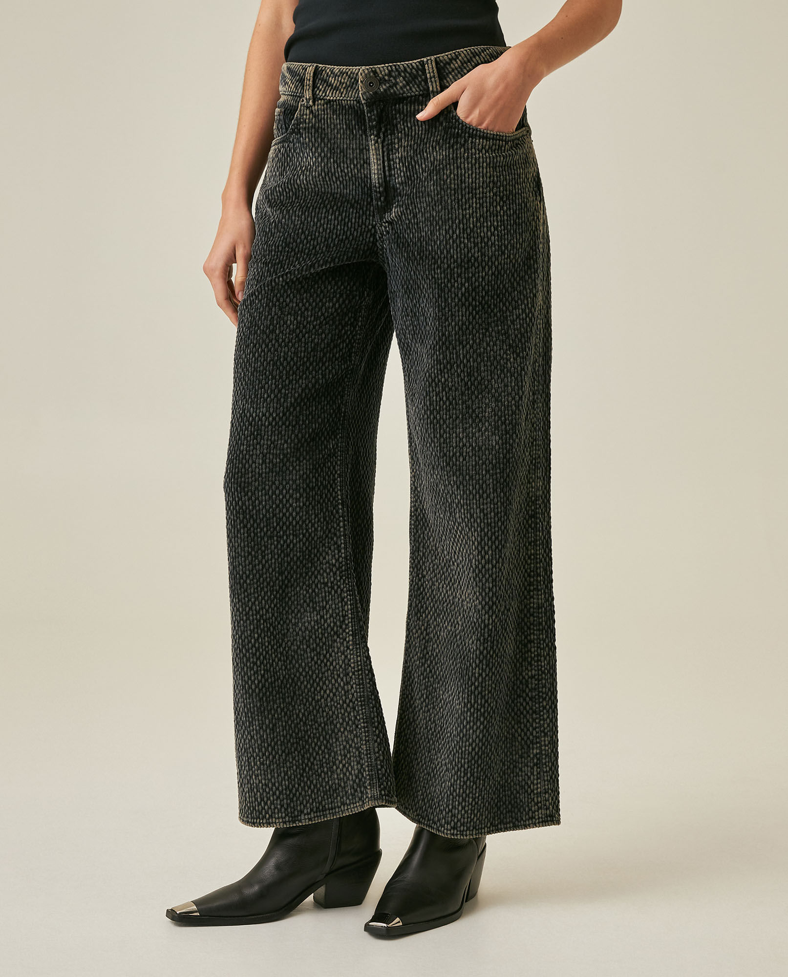 Jean de Mujer Straight-Wide Leg Tiro Alto Tela Corduroy Lavado Oscuro en Mezcla de Algodón Madres