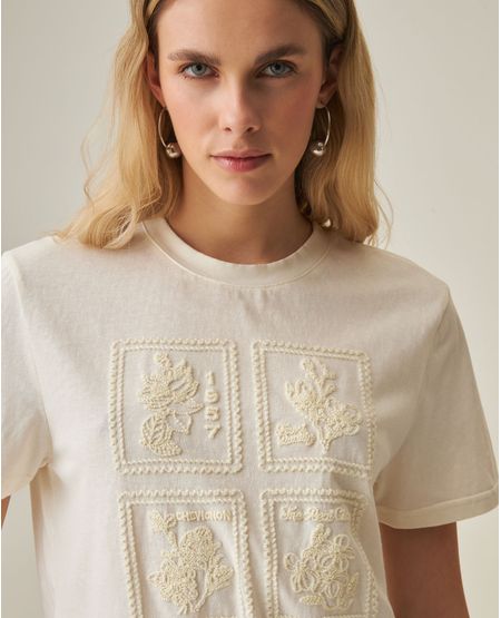 Camiseta Bordada de Mujer