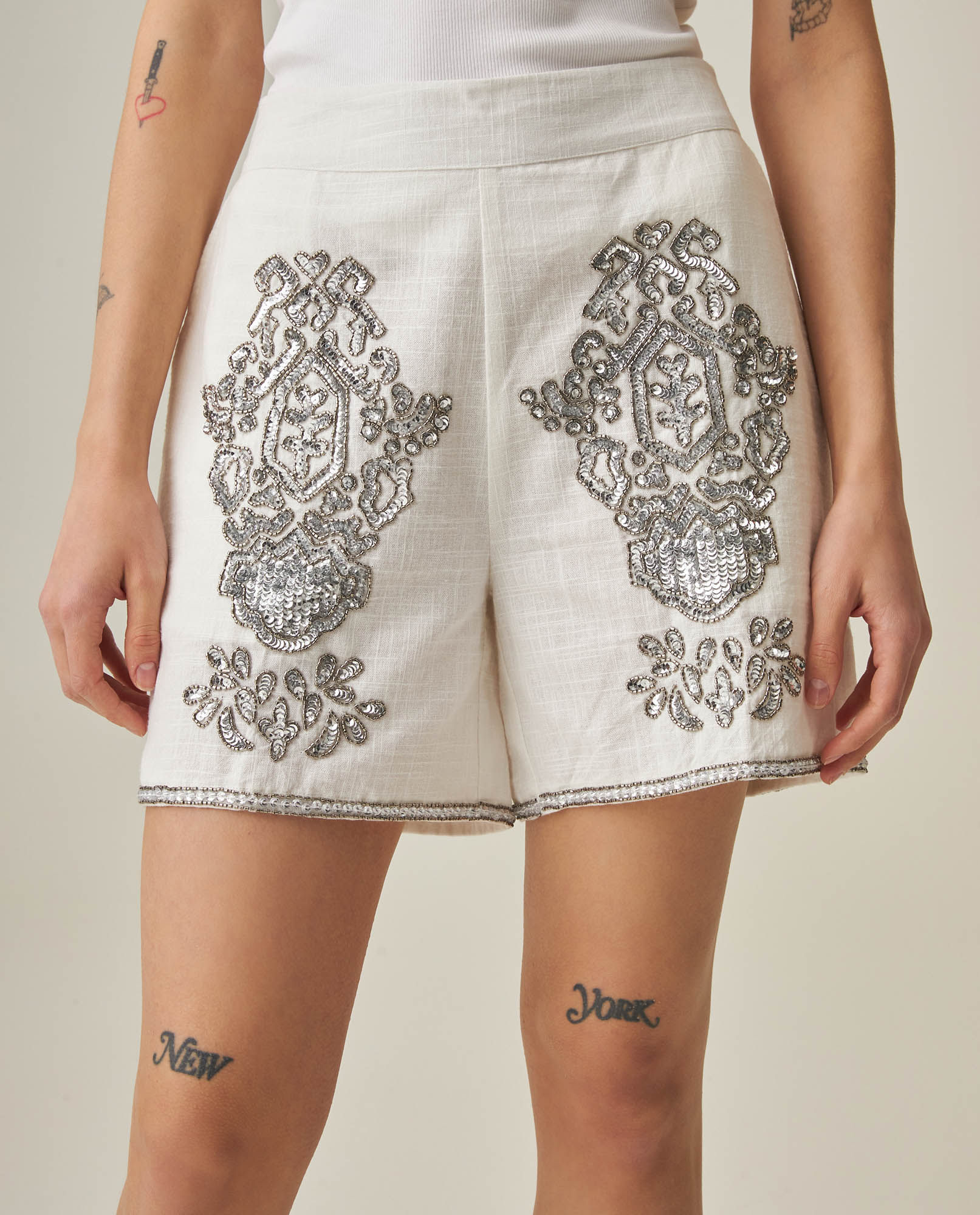 Short con Bordados para Mujer